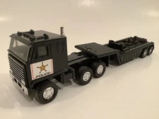 VINTAGE 1987 REMCO SEMI TRUCK & TRAILER PRESSED STEEL 11" LONG
