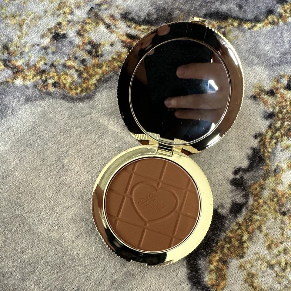 Too Faced Chocolate Soleil Chocolate Caramel Bronzer Kompaktpuder matt 8 g BB5 - Bild 2 von 4