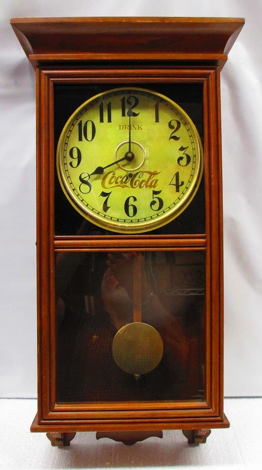 Vintage Coca Cola Clock Beautiful Cherry Wood and Glass, Regulator Pendulum - Image 4 of 4