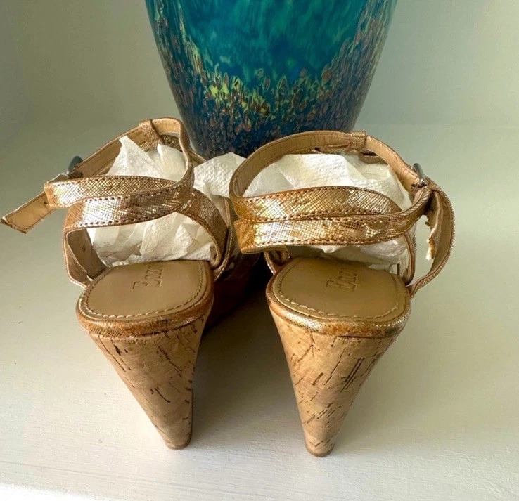 Sandalias de cuña Y2K Enzo Angiolini doradas brillantes gladiador con tiras talla 8,5  Foto 3 de 4