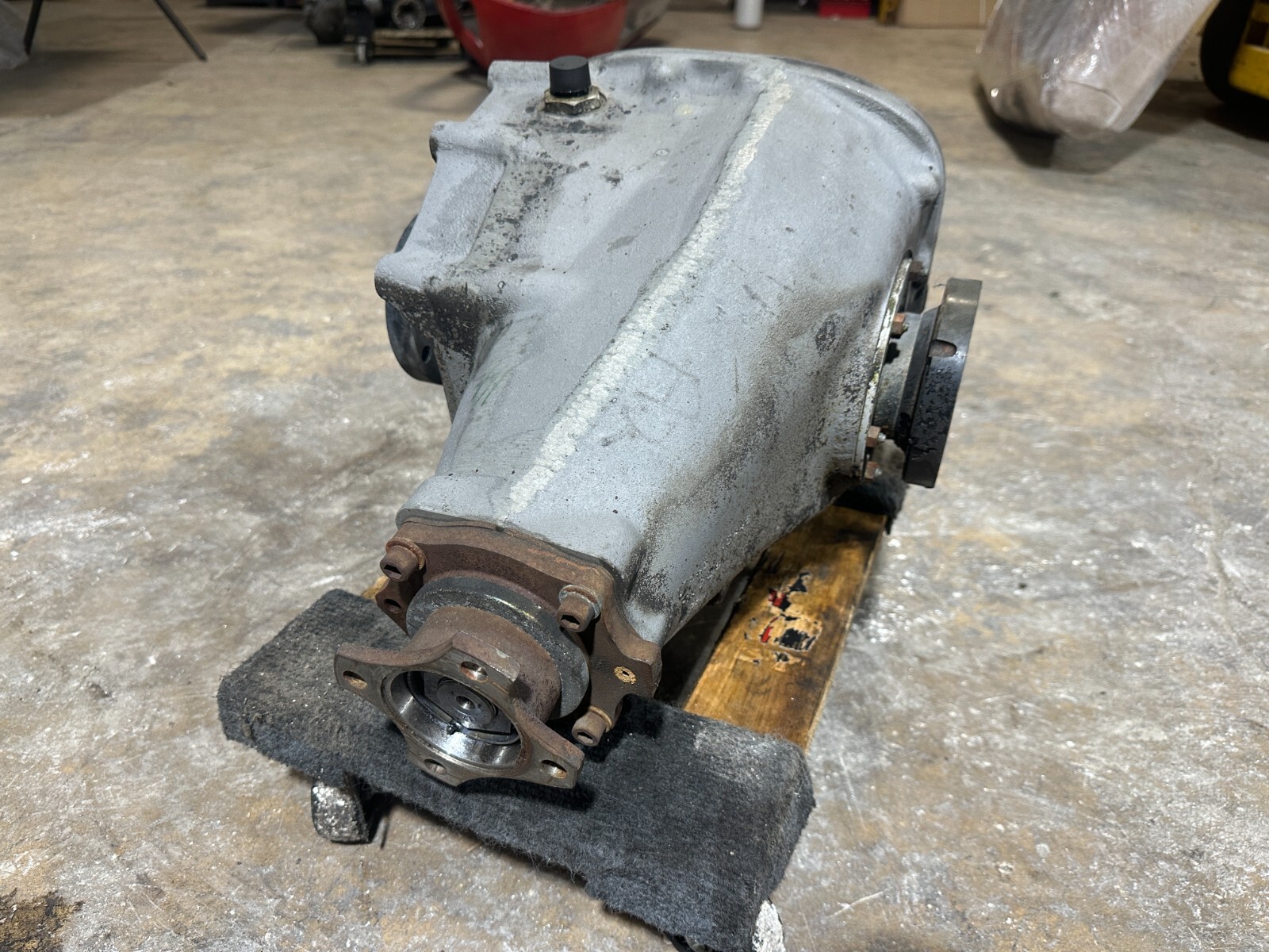 Bentley Brooklands 1994 Rear Axle Differential Carrier Assembly OEM