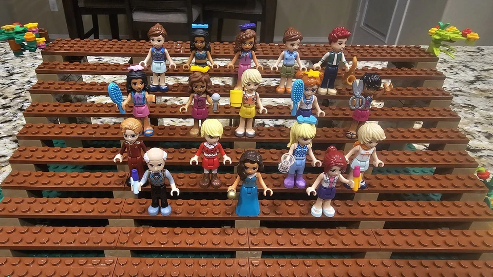 Lego Friends Minifigures Lot with grandstand and landscaping - Image 2 of 4