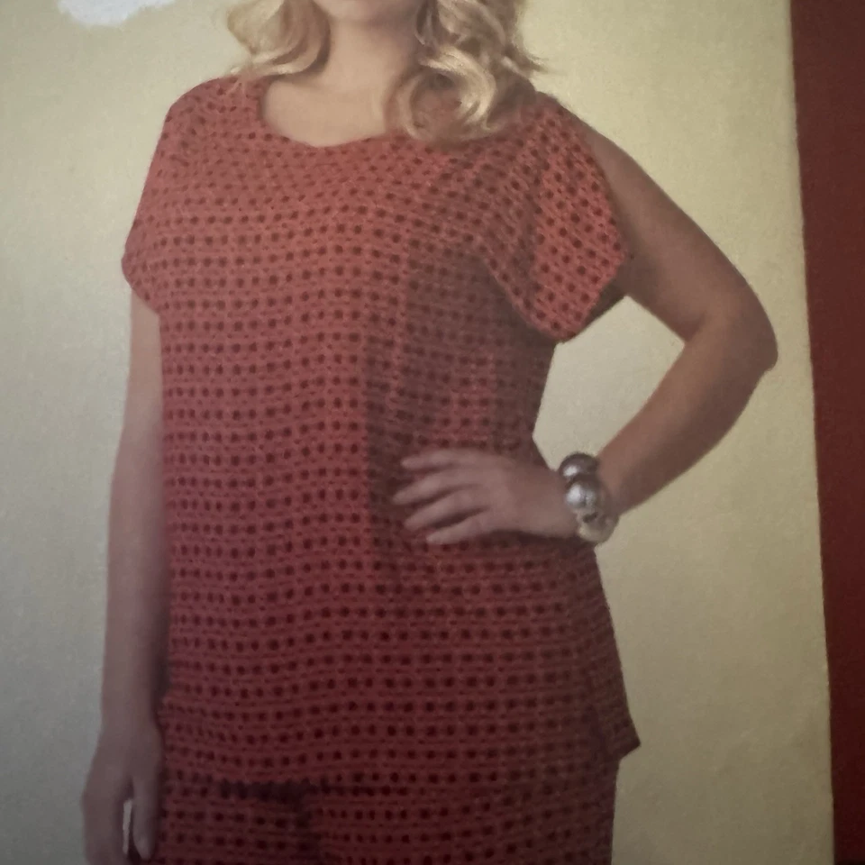 Simplicity Sewing Patterns 1446: Tops, Pants, & Shorts, Sizes 26-32 W - Uncut - Image 2 of 4