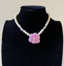 Collana Vintage Chanel Statement Perle con Pendente Camelia Rosa