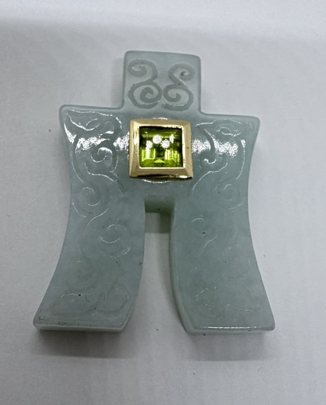 Pretty Jade Jadeite 14k Yellow Gold Peridot Carved Pendant 14Grams