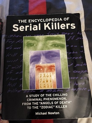 Encyclopedia of Serial Killers by Michael Newton (2000, Trade Paperback)