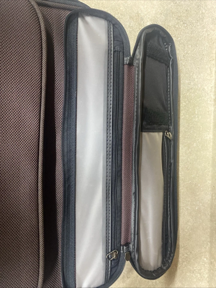 Vintage Samsonite 16" Carry On Bag Silhouette 5 Suitcase Purp Adj Shoulder Strap - Image 4 of 4