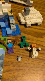 LEGO Minecraft: The Snow Hideout (21120)