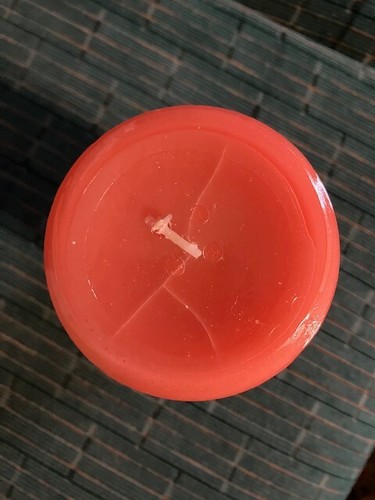 White Barn Candle Co PLUMERIA pilar mecha única sellado 3""x6"" TAL CUAL muestra grietas - Imagen 4 de 4