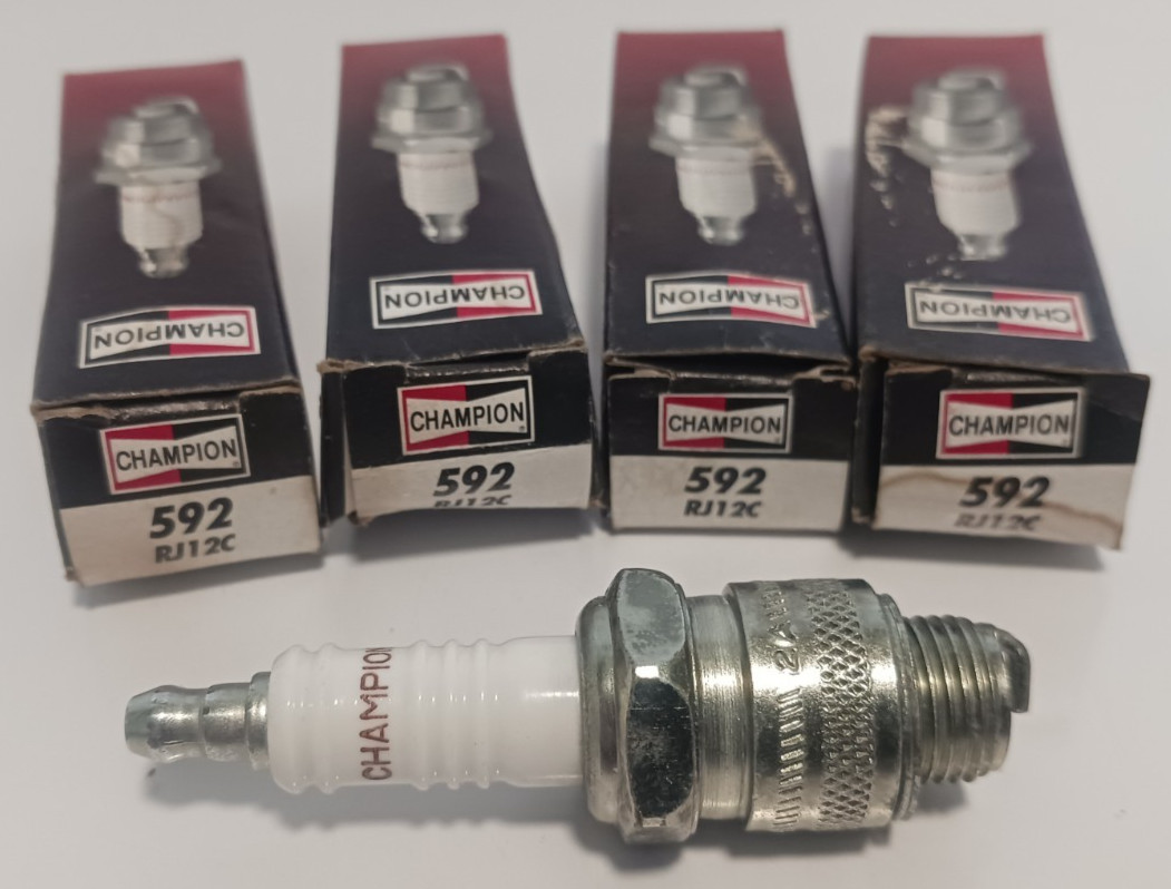 4X GENUINE CHAMPION COPPER PLUS SPARK PLUGS NOS RJ12C 592 FREE SHIPPING