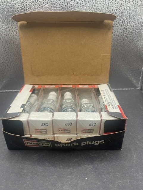 10 WILLYS JEEP AND OTHERS CHAMPION 841 J8C Spark Plugs NOS