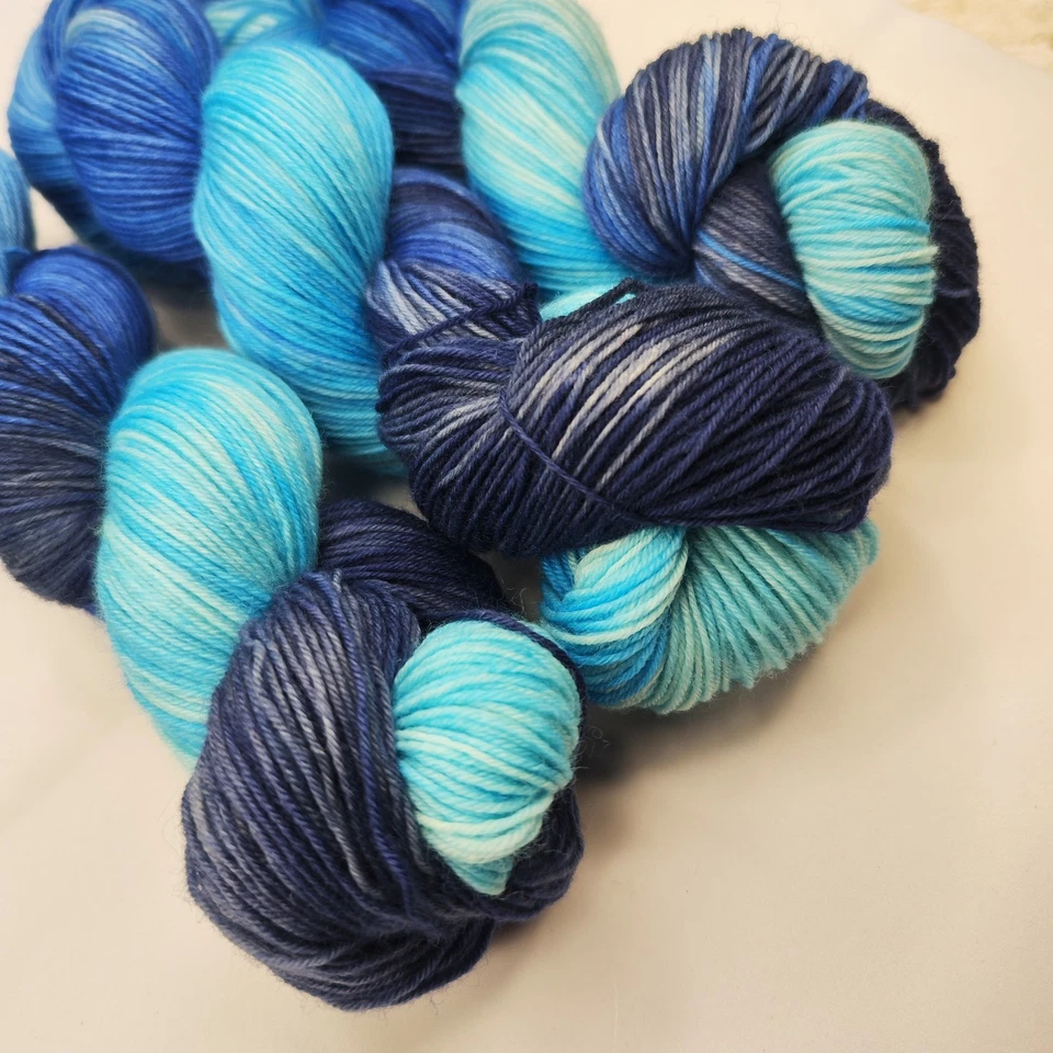 Handgefärbte Wolle 100g WEICH Strickgarn Wolle Strickwolle Garn Sockenwolle Blau - Bild 4 von 4