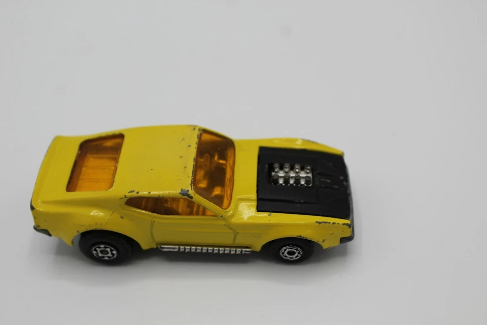 De colección Matchbox Amarillo Boss Mustang Nº 44 1972 Capucha Negra Ámbar Ventanas Diecast Foto 2 de 4