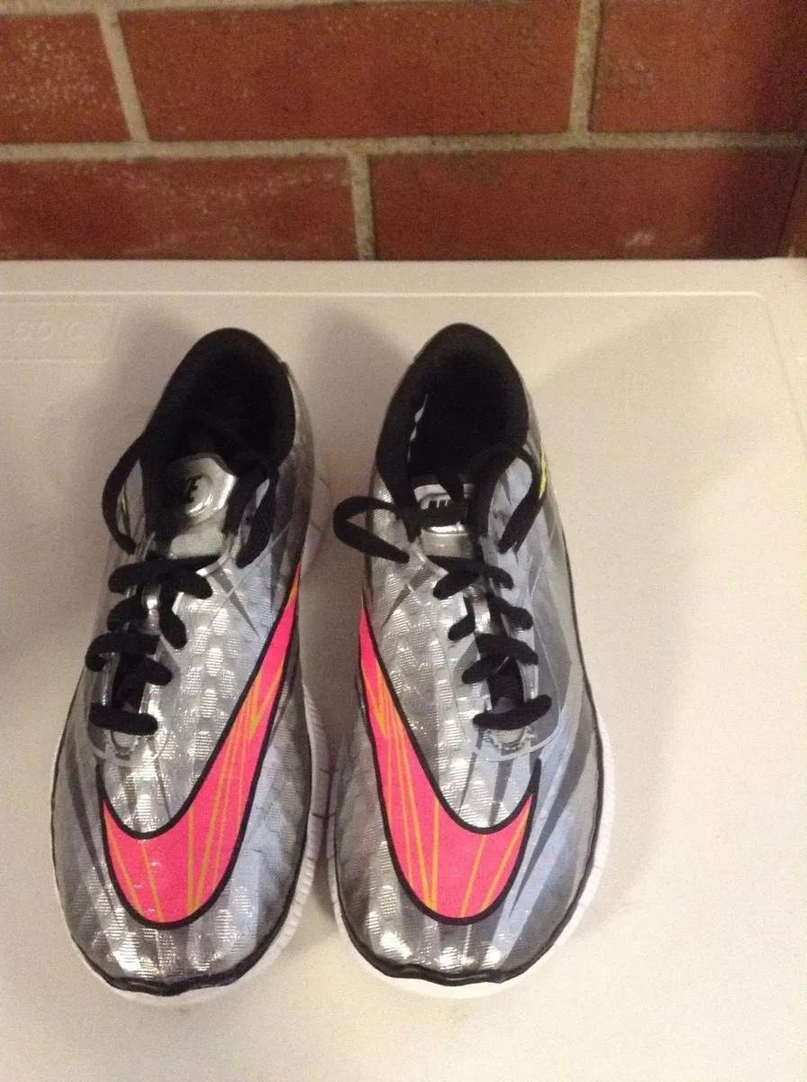Grey nike trainers with pink tick hotsell