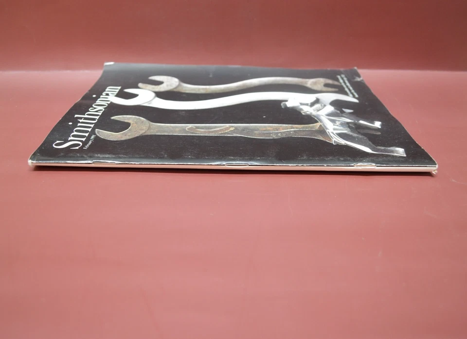 Smithsonian Magazine, February 1991. Cover and article about antique tools💖 Foto 2 de 3