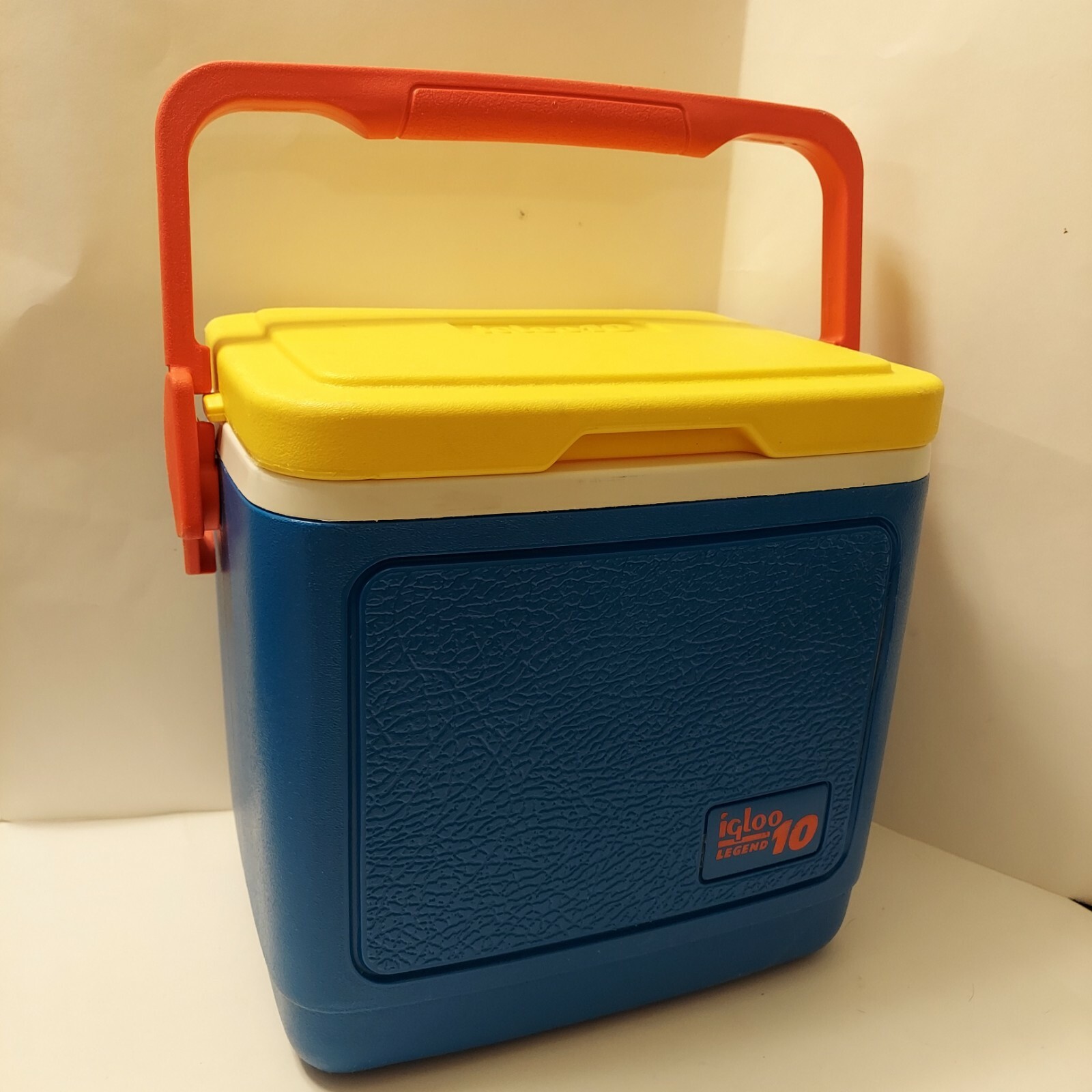 igloo locking cooler