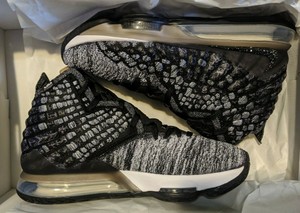 all black lebron 17