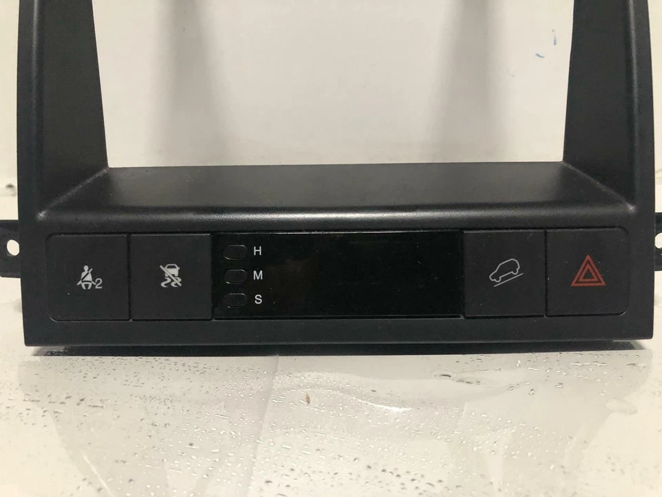 Holden Captiva Clock with Fascia CG 09/2006-02/2011 - image 2 of 4