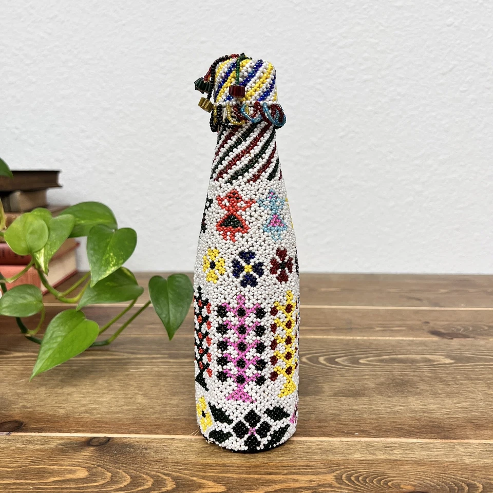 Hermosa botella de vidrio decorativa vintage étnica hecha a mano decoración de mesa Foto 3 de 4