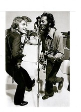 8x10 B&W PHOTO of CHUCK BERRY and JOHN LENNON - PERFORMING TOGETHER in 1972