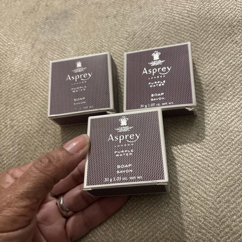 Jabón de agua púrpura Savon As Prey London paquete de 1,05 onzas Foto 3 de 4