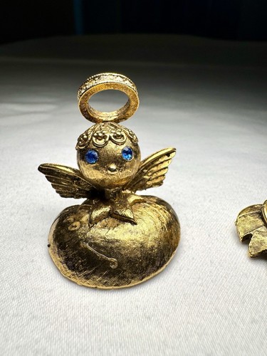 Vintage Set 2 Tortolani Angel & Devil Voiсe of Conscience Shoulder Broochs Pins - Picture 8 of 17