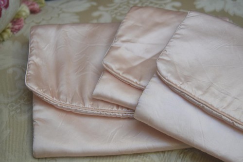 3 Vintage 1960s Peach Satin Lingerie Bra Hose Hankies Etc. Bags 10 x 9 & 12 x 10 - Picture 3 of 4
