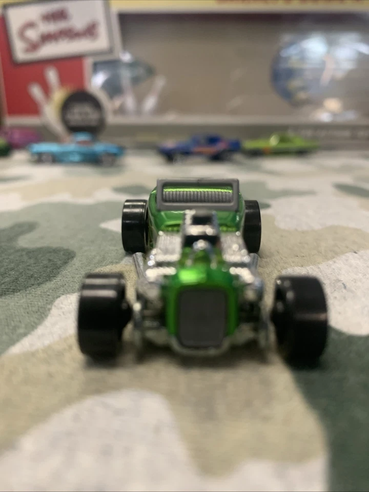 Hot Wheels родстер зеленый металлик краска, черный и желтый пламя красные линии - Изображение 3 из 4