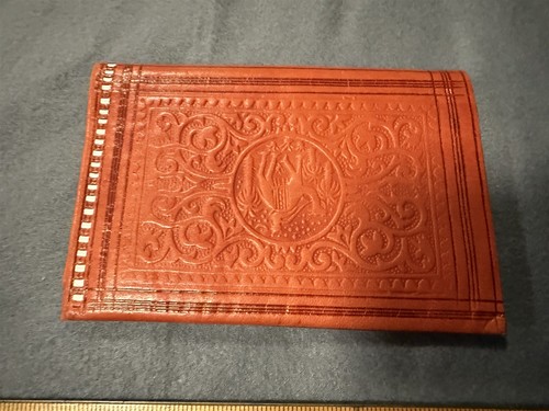 HANDCRAFTED MOROCCAN EMBOSSED LEATHER BI-FOLD WALLET - Picture 13 of 13