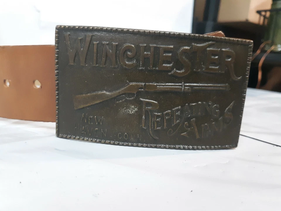 Winchester Brazos Repetitivos Hebilla de Cinturón de Latón con Cinturón Reproducción Autorizada Foto 2 de 4