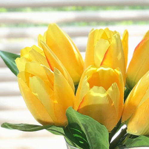 Multicolor Silk Tulips Centerpiece Artificial Flower in Glass Vase w/ Faux Water - Picture 17 of 21