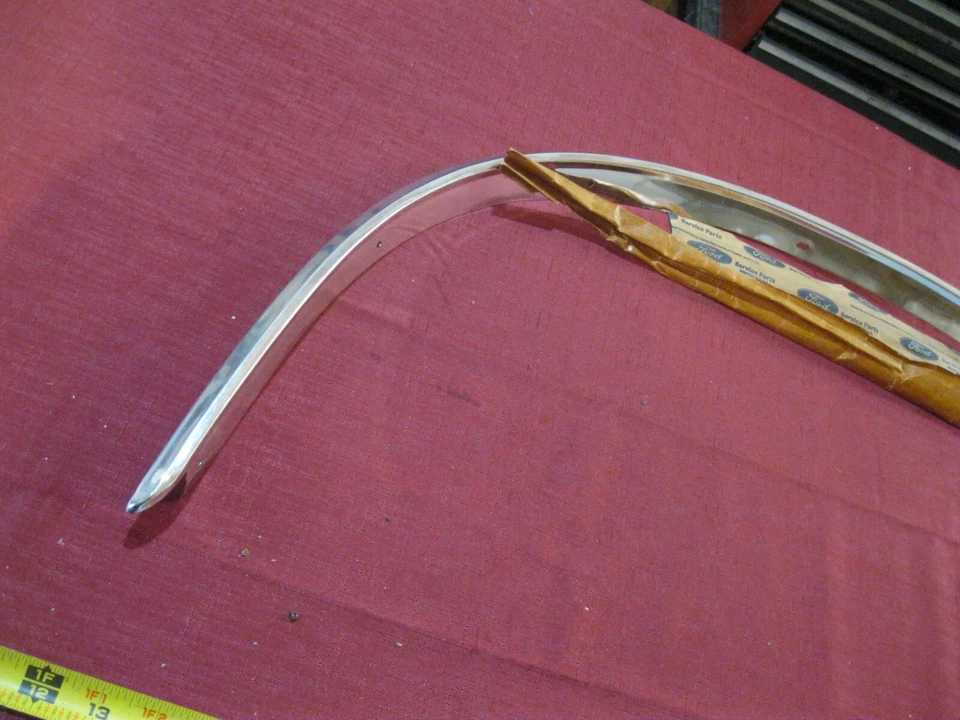 NOS 1981-1984 Mercury Lynx Rueda Trasera Izquierda Apertura Moldura Foto 3 de 4