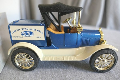 Ertl #2 Farm Toy Capitol Dyersville 1918 Ford T Runabout 1:25 Diecast Bank 9510 - Picture 2 of 11