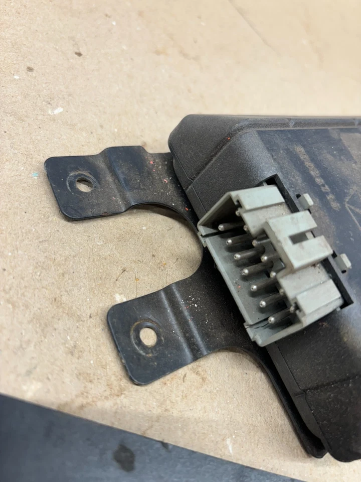 Camión Dodge Ram 1989 90 91 1993 Cummins 250/350 bajo tablero módulo ABS 56026716 Foto 2 de 4