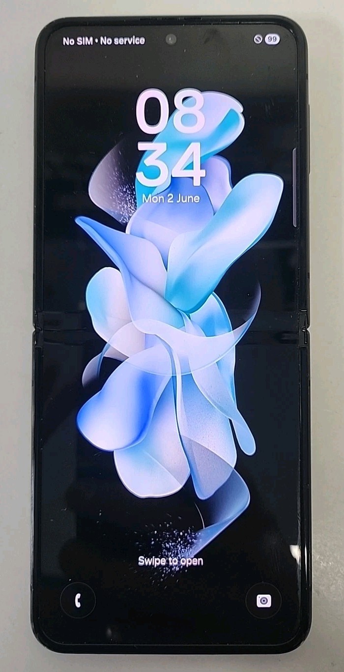 Samsung Galaxy Z Flip 4 - 128GB - Black- Unlocked *FAULTY SCREEN*