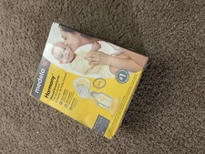 Medela Manual Breast Pump with Flex Shields Harmony Single Hand - New