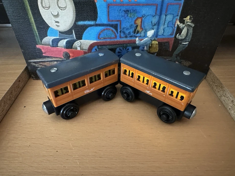 Подлинный Fisher Price Деревянный Поезд Thomas Light Up Reveal Annie & Clarabel! - Изображение 2 из 4