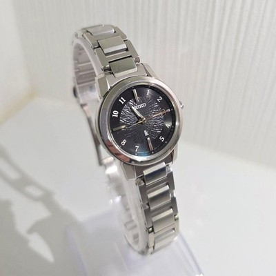 SEIKO LUKIA I Collection Solar Funk Damenuhr 28mm Armband 14cm