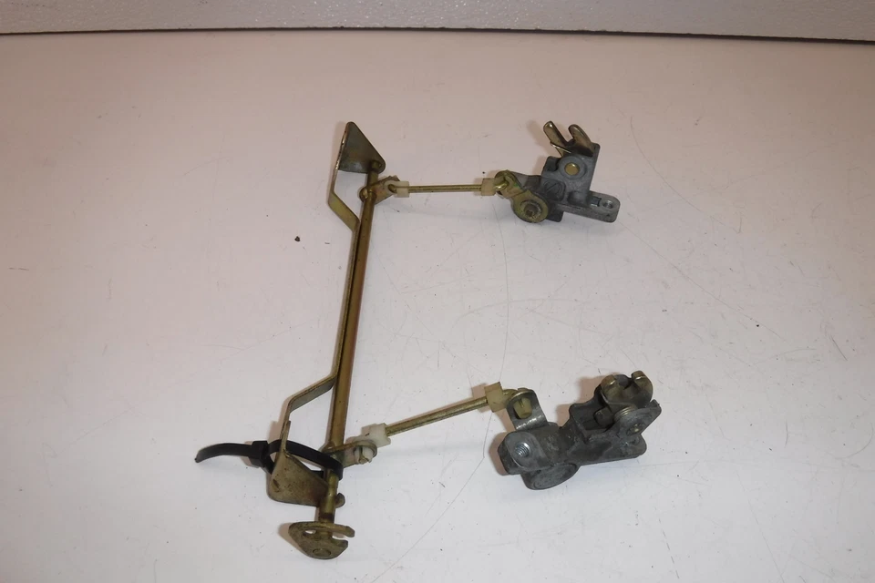 86-06 Kawasaki Concours 1000 CONJUNTO DE BLOQUEO DE PESTILLO DE ASIENTO DE PASAJERO TRASERO Foto 2 de 4