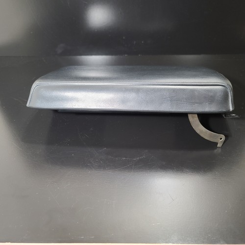 1982 - 1992 CAMARO Z28 RS IROC BLACK CENTER CONSOLE ARMREST LID - Picture 4 of 8