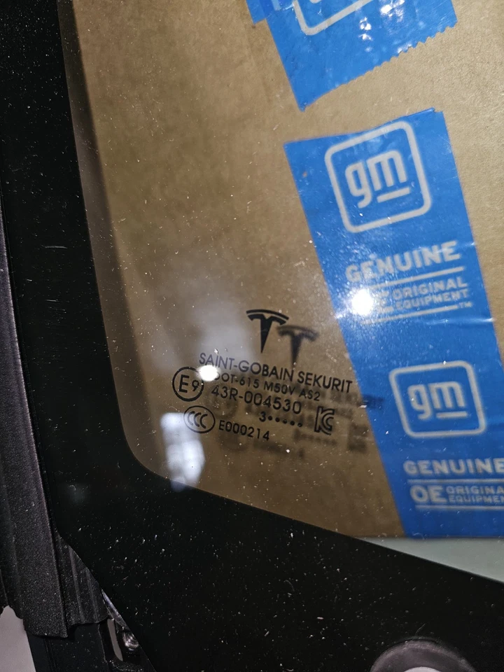 Tesla 43R-004530 Frontal Derecha Lado Pasajero Cuarto Esquina Vidrio Ventana de Ventilación Foto 3 de 4