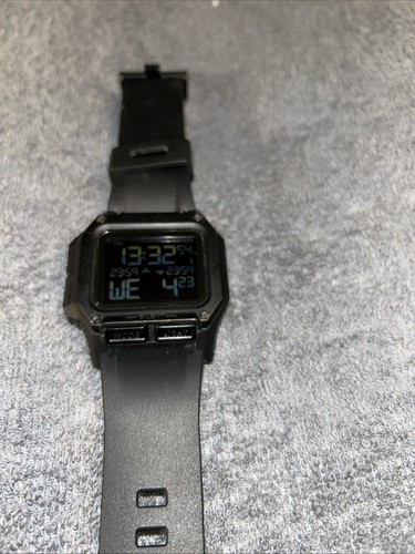 Nixon Regulus