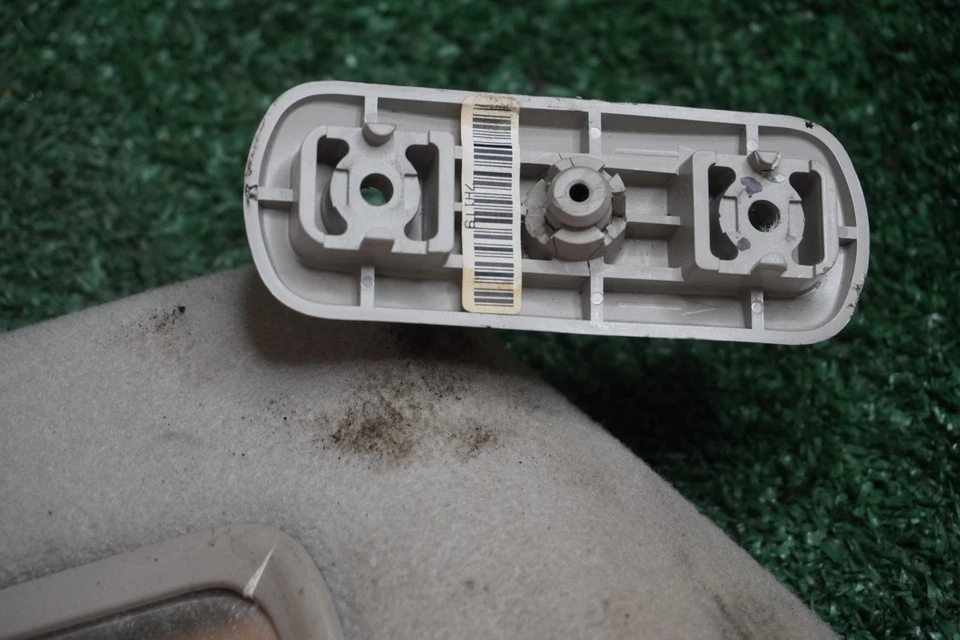 GMC Canyon 2007 2008 2009 2010 lado del pasajero diestro parasol OEM 1 pieza 8052192 Foto 2 de 4