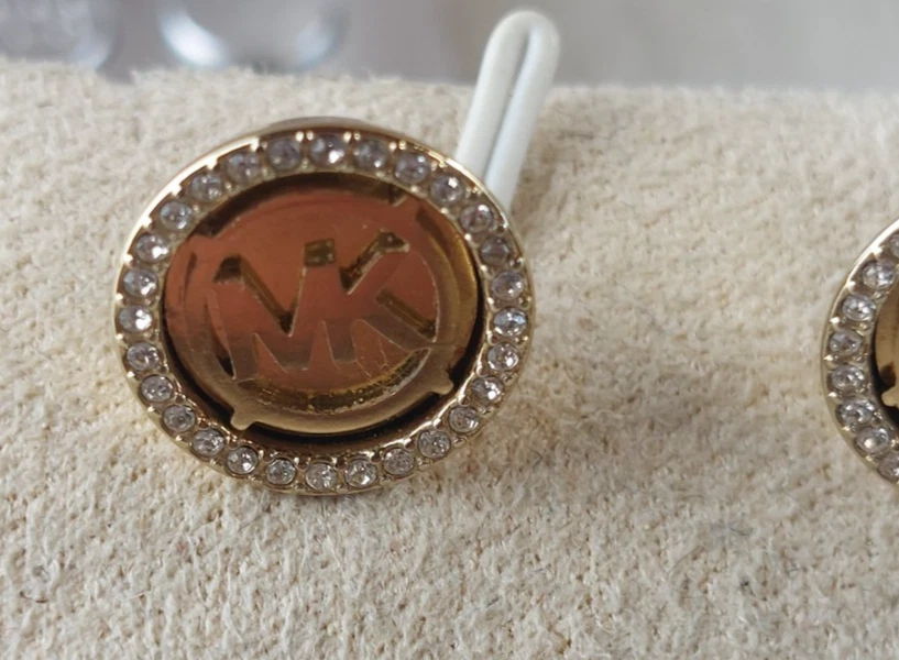 Belle paire de boucles d'oreilles en métal doré, MK Michael Kors - Photo 2/4