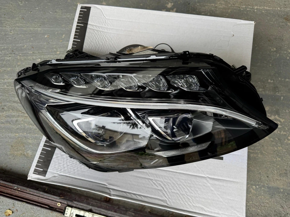 MERCEDES C CLASS W205 HEADLIGHT INTELLIGENT LED COMPLETE- RIGHT SIDE A2059060705 - Image 4 of 4