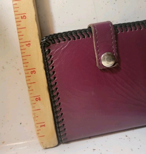VINTAGE HAND TOOLED LEATHER PURPLE STITCHED BIFOLD WALLET CREDIT CARD CHANGE EC - Picture 7 of 7
