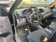 Retroviseur gauche (ou coque) Mitsubishi L200