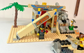 LEGO Adventurers Mummy's Tomb 5958 w/Minifigures, Vehicle, Instructions. no box