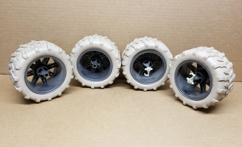 Новый яркий Land Rover Discovery масштаб 1:10 RC замены набор из 4 шин только - Изображение 2 из 3