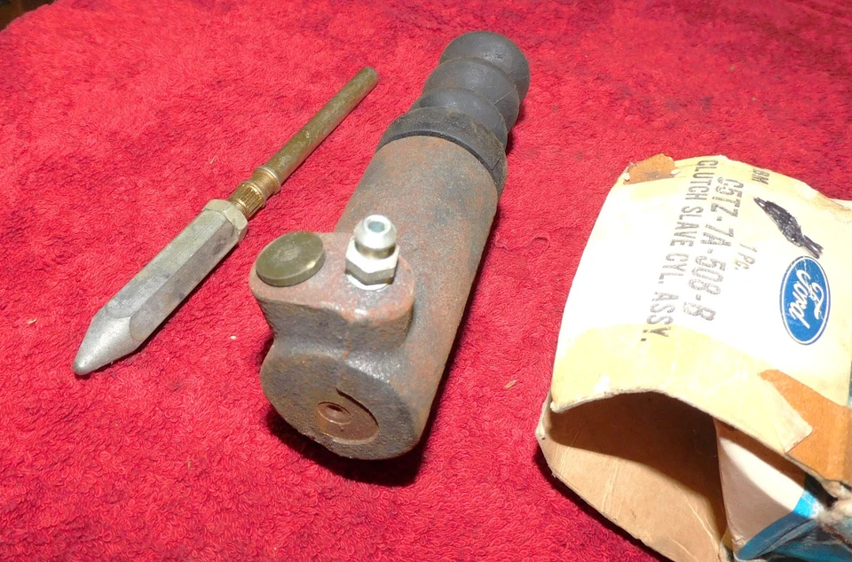 1965-1977 Ford P350 P500 Parcel Delivery Van NOS CLUTCH SLAVE CYLINDER - Image 2 of 4